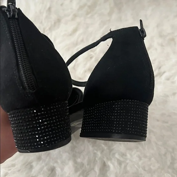 11W Black Ankle Strap Heels - Picture 3 of 4